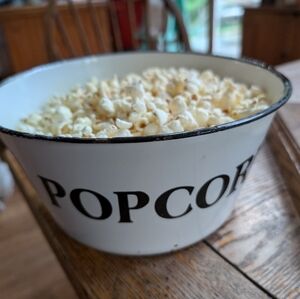 Meet your Posher, Gigi Gato